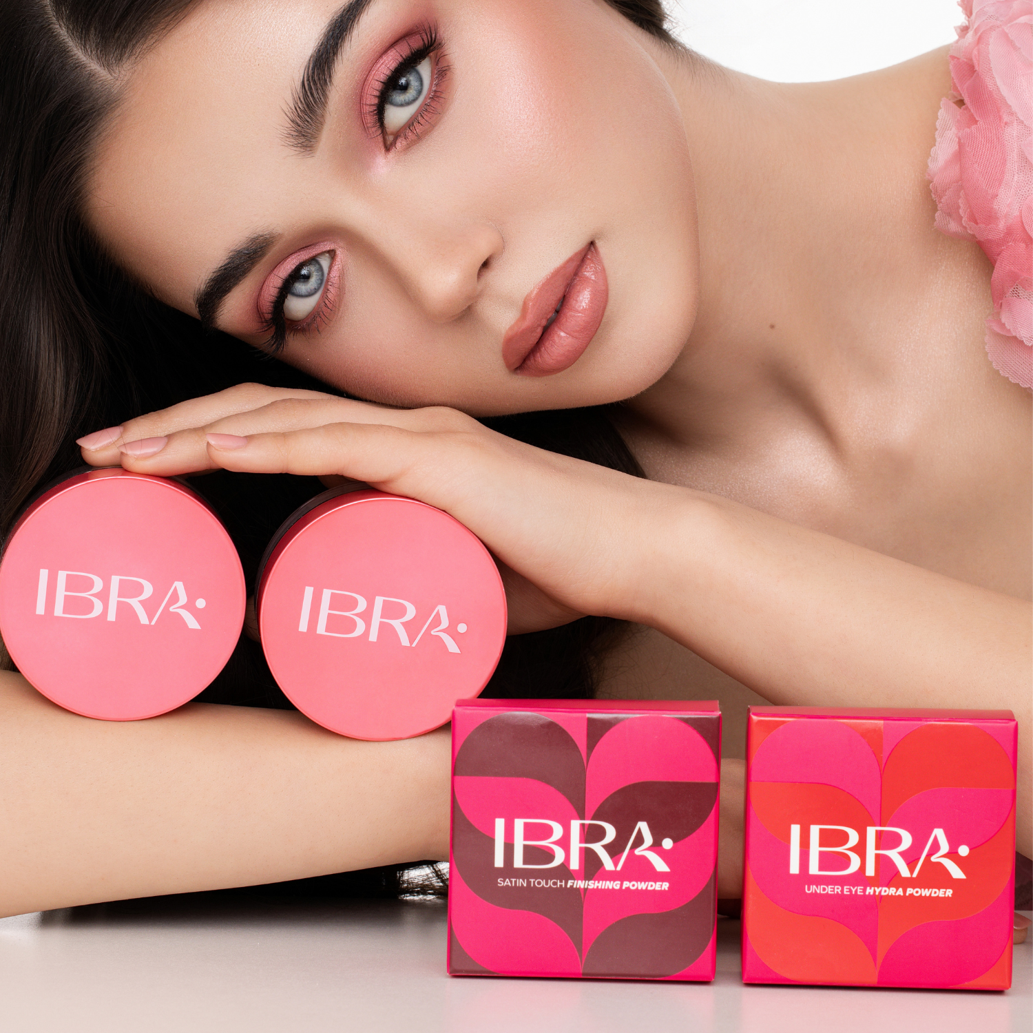 Zestaw Satynowy puder Satin Touch i puder pod oczy Hydra Powder IBRA Makeup